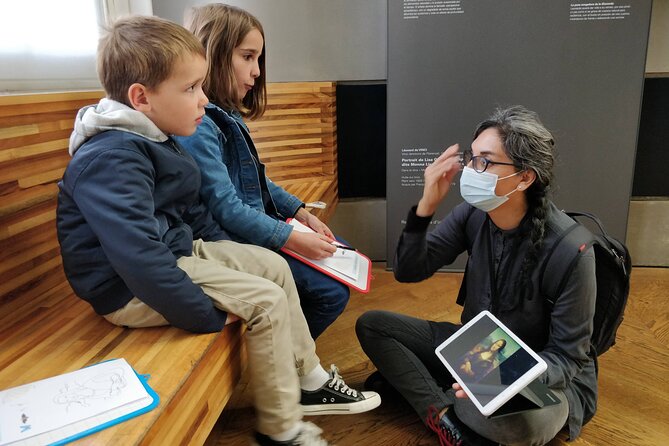 1h30 - Louvre Highlights optional 'families with kids' - Eng/Esp - Small groups, headsets, and the pace inside the galleries