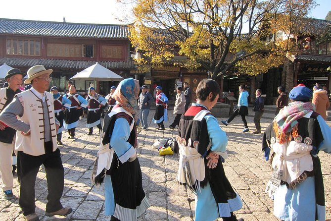 8-Day Private Yunnan Tour to Kunming, Dali, Lijiang and Shangri-La - Dali combines Bai culture, pagodas, and Erhai Lake