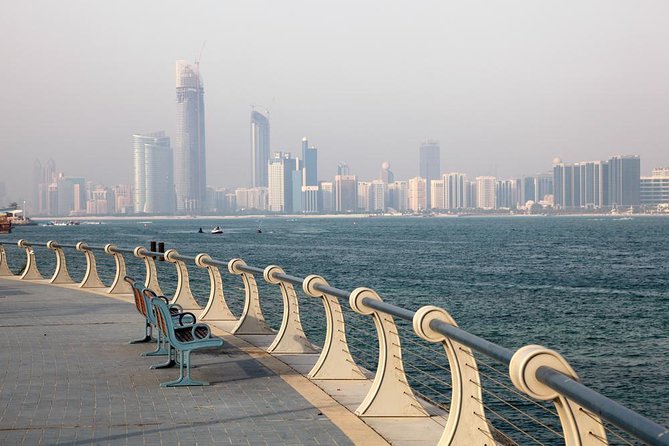 Abu Dhabi City Tour, Emirates Palace, Grand Mosque, Louvre Museum - Key points at a glance