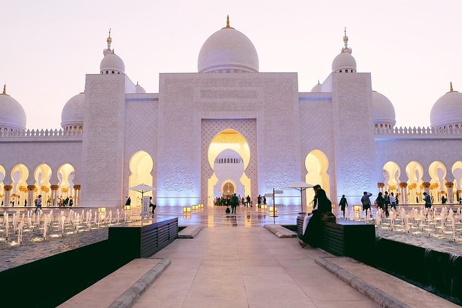 Abu Dhabi City Tour, Grand Mosque, Emirates Palace & The Louvre - Sheikh Zayed Grand Mosque: the main event