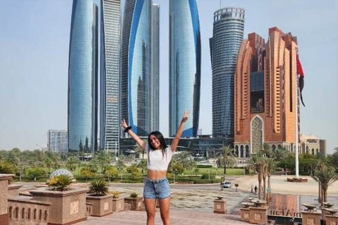 Abu Dhabi City Tour of Grand Mosque, Palace, Louvre, and Ferrari - Sheikh Zayed Grand Mosque: the essential first stop