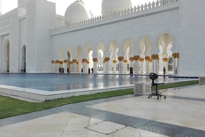 Abu Dhabi Sightseeing with Sheikh Zayed Grand Mosque & Louvre Abu Dhabi Private - What the day feels like in practice