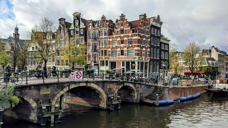 Amsterdam: Rembrandt & Van Gogh walking tour - Starting beside Schreierstoren