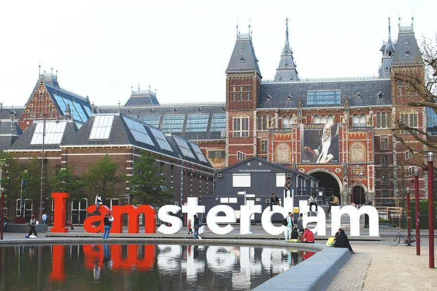 Amsterdam: Van Gogh Museum Masterpieces Tour up to 8 guests - The guides make or break the experience