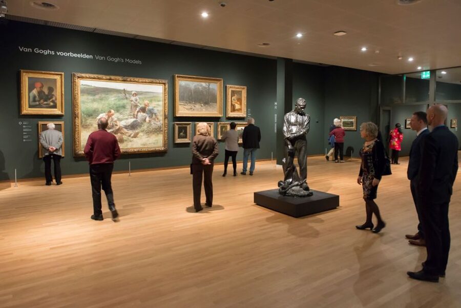 Amsterdam: Van Gogh Museum Ticket & Guided Tour - Meeting near Museumplein and entering the museum