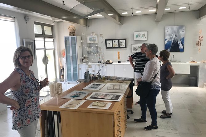 Art tour through artists' workshops around San Miguel de Allende - Arturo’s role and the value of private transport