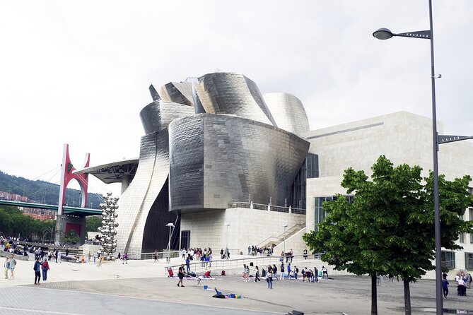 Artist-Guided Tour of the Guggenheim Museum - Why the Guggenheim works best with a guide