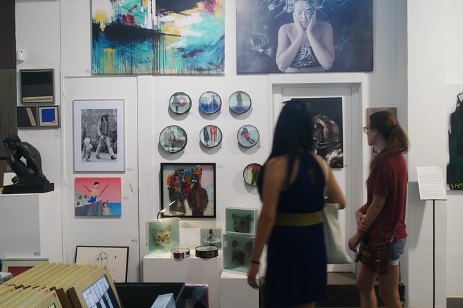 Barcelona Art & Wine: Galleries, Studios & Street Art - Ending with wine at Artquemy Gallery + Lab