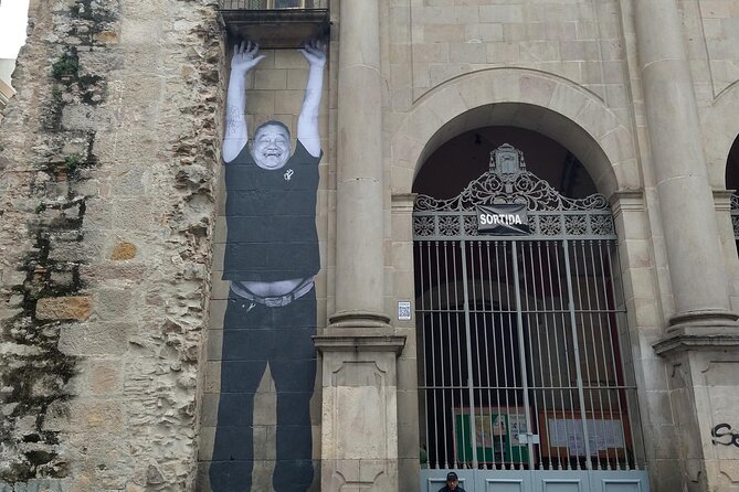 Barcelona Art & Wine: Galleries, Studios & Street Art - Street art and medieval lanes in the Gothic Quarter