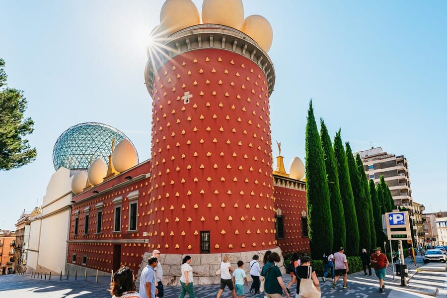 Barcelona: Dali Museum, House and Cadaques Guided Tour - The summer alternative: Púbol Castle and Gala’s world