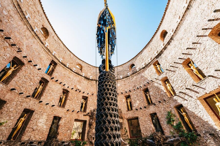 Barcelona: Dali Museum, House and Cadaques Guided Tour - The guides make the long day work