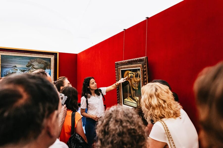 Barcelona: Dali Museum, House and Cadaques Guided Tour - The early ride from Barcelona to Figueres