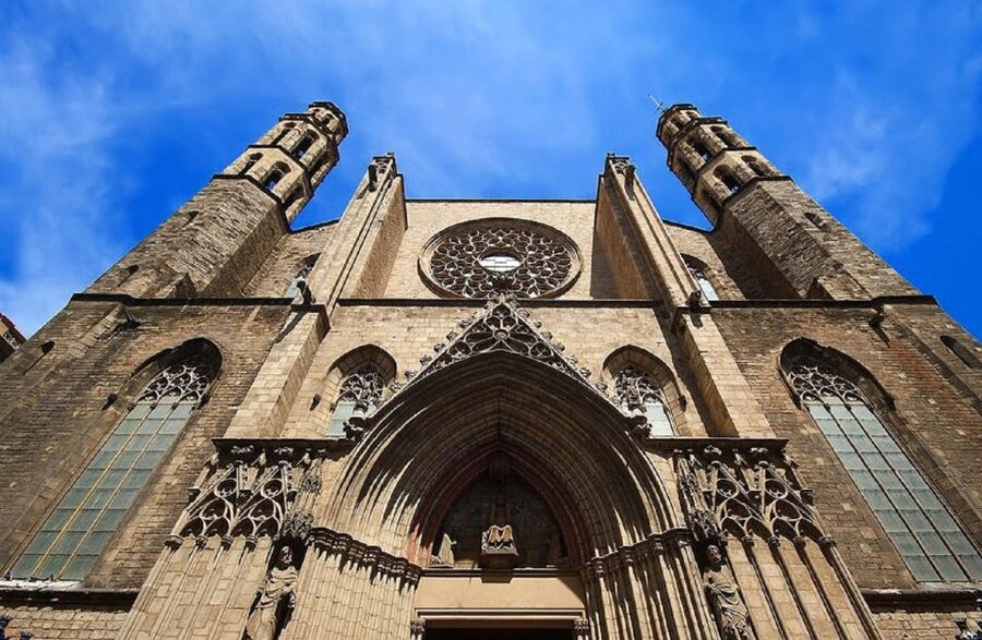 Barcelona: Picasso Museum Guided Tour - Meeting at Fossar de les Moreres and walking into El Born