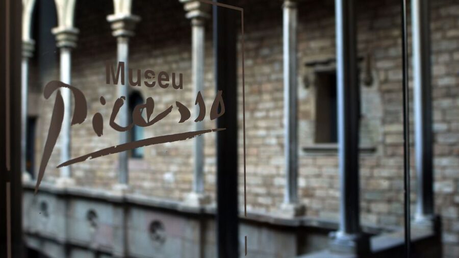 Barcelona: Picasso Museum Guided Tour - Inside five medieval palaces
