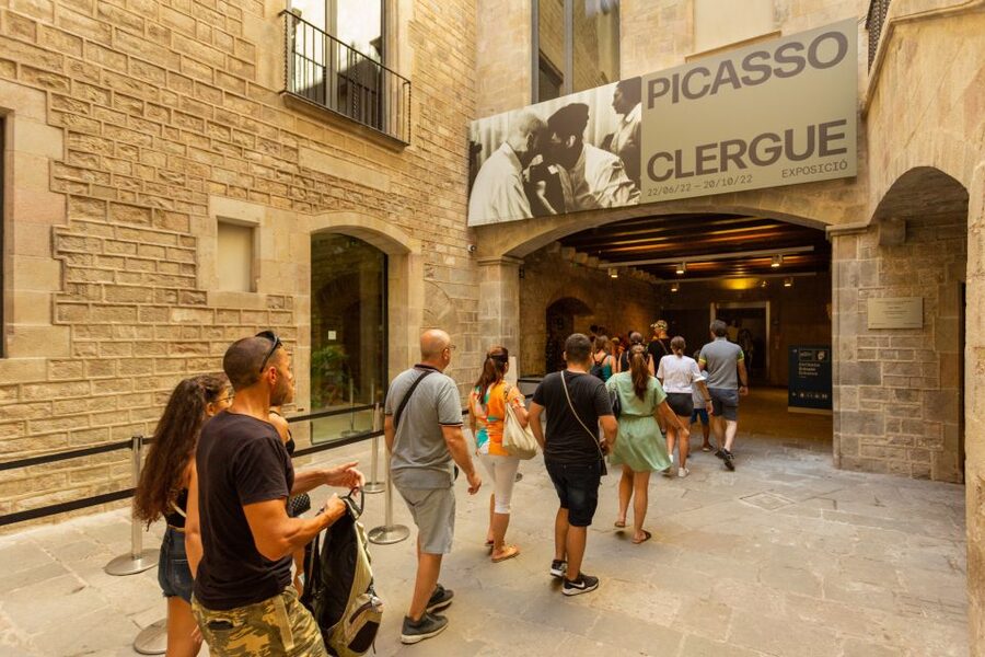 Barcelona: Picasso Museum Skip-the-Line Guided Tour - Following Picasso from careful young painter to modern master