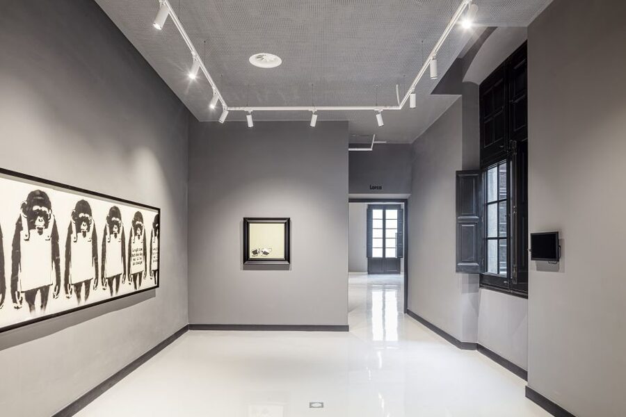 Barcelona: Picasso Museum Tour with Moco Museum Ticket - Starting at Fossar de les Moreres