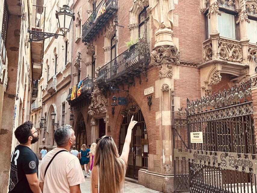 Barcelona: Picasso's Barcelona & Picasso Museum Walking Tour - Public art and Picasso’s influence beyond the museum