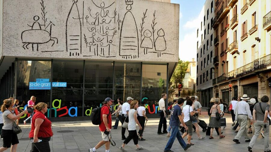 Barcelona: Picasso Walking Tour with Picasso Museum Tickets - Early paintings and the making of an artist
