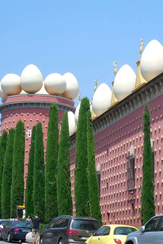 Barcelona: Private Dali's museum & birthplace house visit - Lunch with a Catalan pause