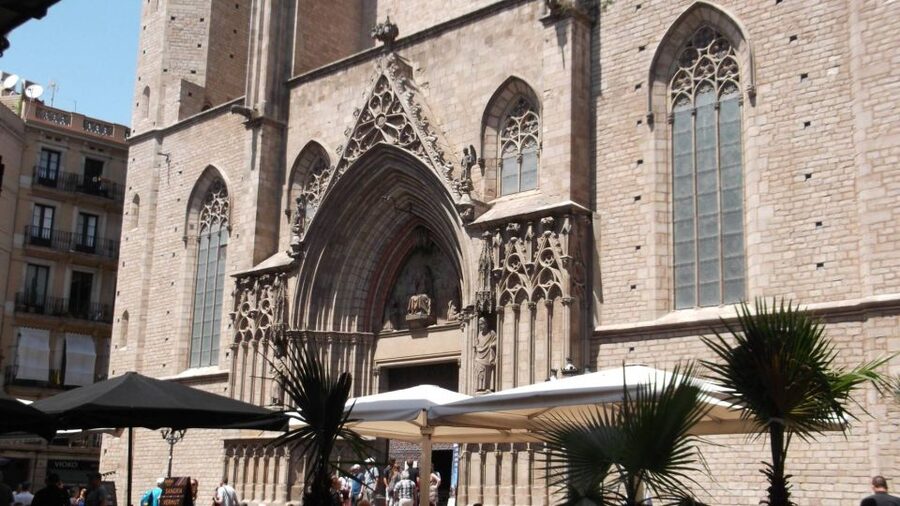Barcelona: Tapas & Picasso Museum Guided Walking Tour - Second stop: Mediterranean seafood, meat, and vegetables