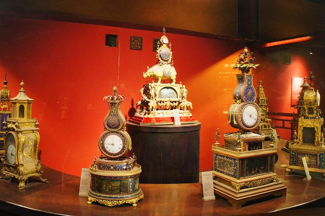 Beijing's Forbidden City with Special Viewing of Treasure Gallery and the Great Wall Ruins at Badaling - Guides, vehicles, and how the day feels