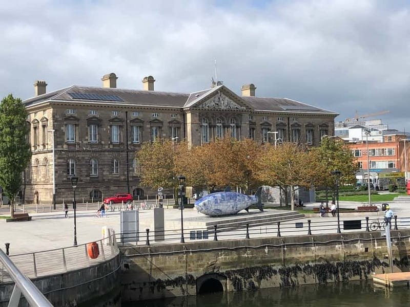 Belfast: Best of Belfast History, Culture & Art Walking Tour - Victorian buildings and modern architecture