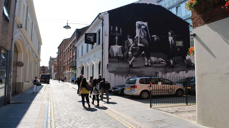 Belfast: Best of Belfast History, Culture & Art Walking Tour - The historic Entries and overlooked lanes