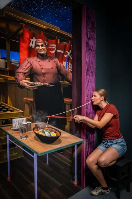 Berlin: 3D Trick Art Museum — Tickets - The shrinking machine and the best family poses