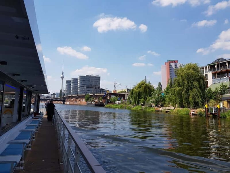 Berlin: East Side Gallery Spree Cruise in a Solar Catamaran - Key points to know before boarding