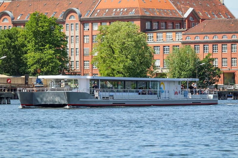 Berlin: East Side Gallery Spree Cruise in a Solar Catamaran - Finding the boat at Jannowitzbrücke