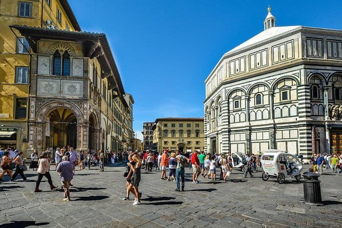 Best of Florence: Small Group Tour Skip-the-Line David & Accademia with Duomo - Ponte Vecchio gives the tour a proper finish
