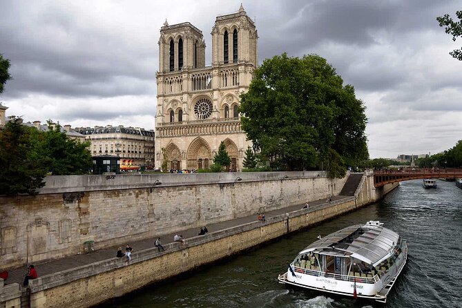 Best of Paris Tour with the Louvre, Eiffel Tower & Notre Dame - The Seine cruise and the view of Notre Dame