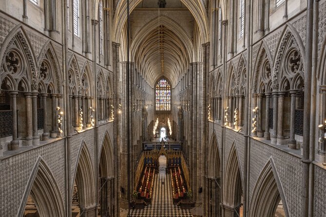 Best of Westminster Abbey with Upper Gallery & Buckingham Palace - The original Magna Carta and the Abbey’s documents