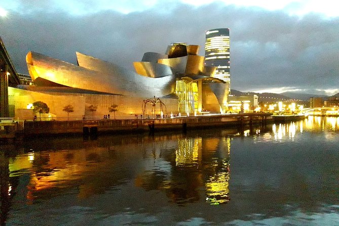 Bilbao: Guggenheim Like Never Before: VIP Access. Small Group.Top - Meeting Javier, Laura, or Garazi