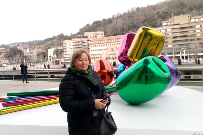 Bilbao: Guggenheim Like Never Before: VIP Access. Small Group.Top - Inside the galleries with a two-hour limit