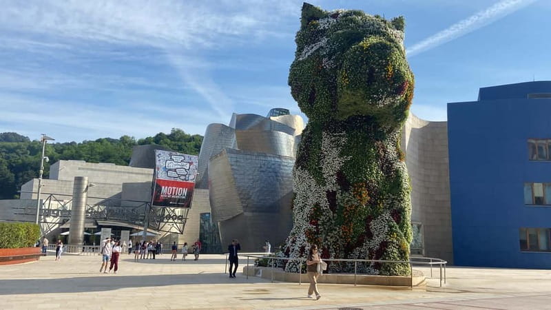 Bilbao: Guggenheim VIP Experience. Small Group. Expert Guide - Who should book this Guggenheim tour?