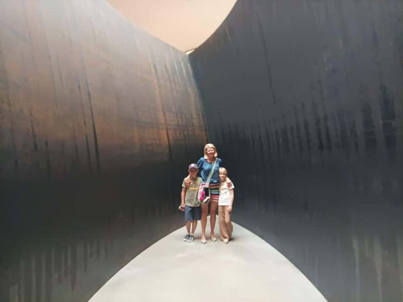 Bilbao: Guggenheim VIP Experience. Small Group. Expert Guide - Making modern art less intimidating