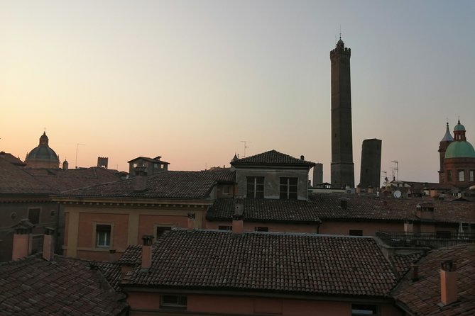 Bologna historical art walking tour with hidden gems and tastings - San Petronio: a huge church with precise details