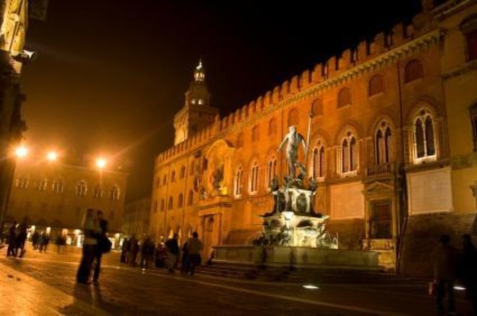 Bologna historical art walking tour with hidden gems and tastings - Santa Maria della Vita and the force of terracotta