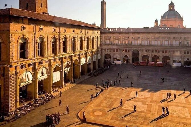 Bologna Skip-the-line entrance to the Clock Tower and Art Collections - Ending in the Quadrilatero with a tasting voucher