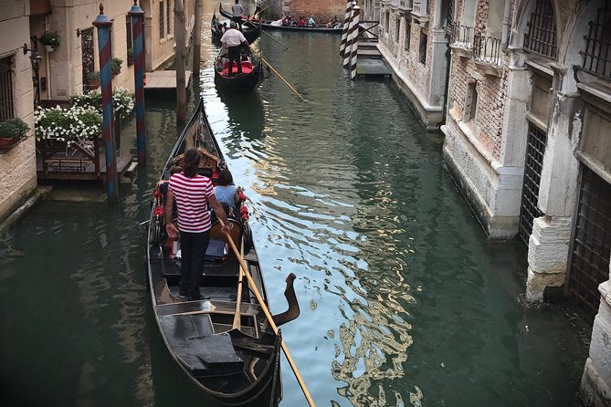 Charming Gondola Ride on the Grand Canal & Gondola Gallery™ - Why the seating matters
