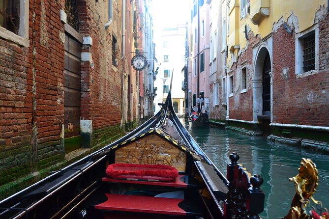 Charming Gondola Ride on the Grand Canal & Gondola Gallery™ - Gondola Gallery and the VR presentation