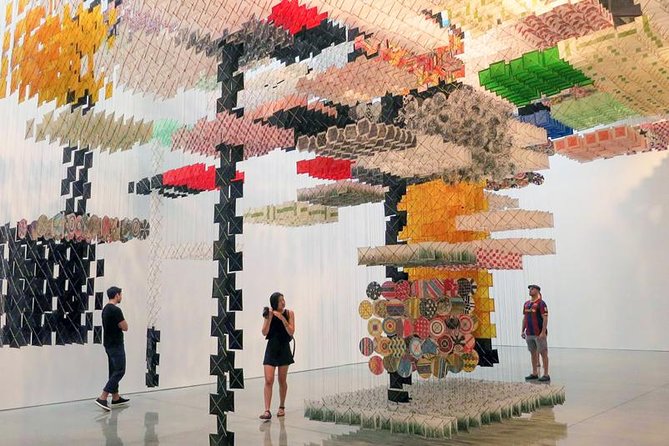 Chelsea Contemporary Art Tour with NYC Professional Art Critic - Why the maximum group size of 10 matters