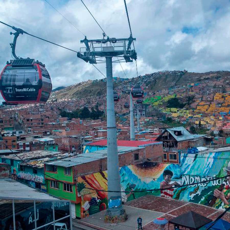 Ciudad Bolívar & Paraíso Transmicable Social Art Tour - Starting at Portal Tunal and riding the TransMiCable