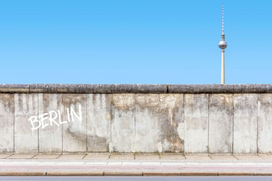 Cold War, Berlin Wall, Spies and the East Side Gallery - Practical details that affect the value