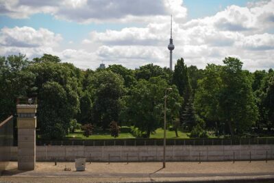 Cold War, Berlin Wall, Spies and the East Side Gallery