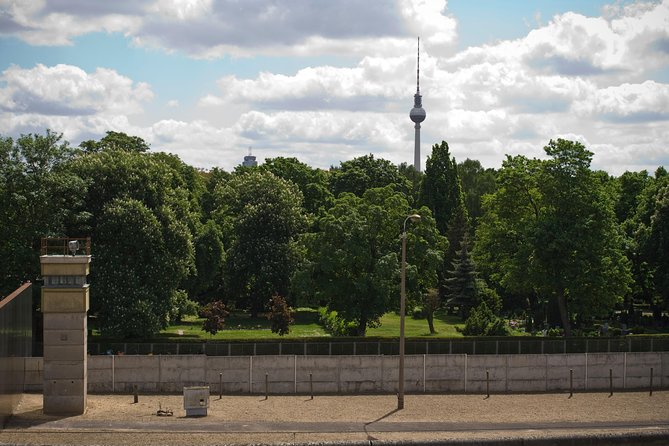 Cold War, Berlin Wall, Spies and the East Side Gallery - Meeting at Friedrichstrasse and the Palace of Tears