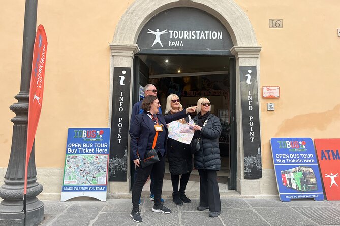 Colosseum, Roman Forum Experience and Vatican Museums - Exploring the Roman Forum and Palatine Hill first