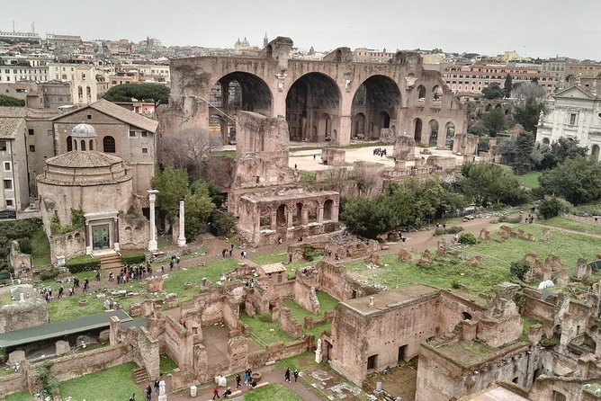 Combo: Colosseum, Vatican Museums and Sistine Chapel Guided Tour - A break between ancient Rome and Vatican City