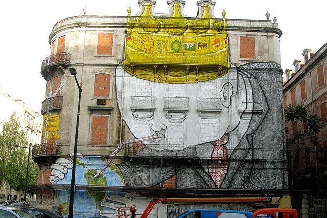 Come and discover with us the largest Urban Art gallery in Portugal - Viewpoints between the murals